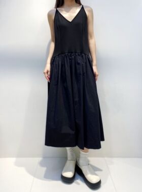 MACQNF正品2023春夏新款时尚显瘦宽松拼接洋气吊带连衣裙MQ21806A