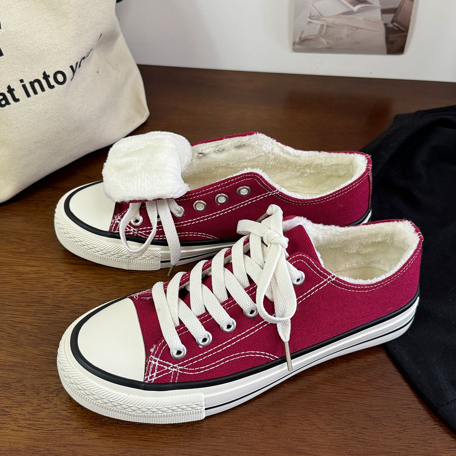 酒红低帮加绒保暖时尚休闲帆布鞋