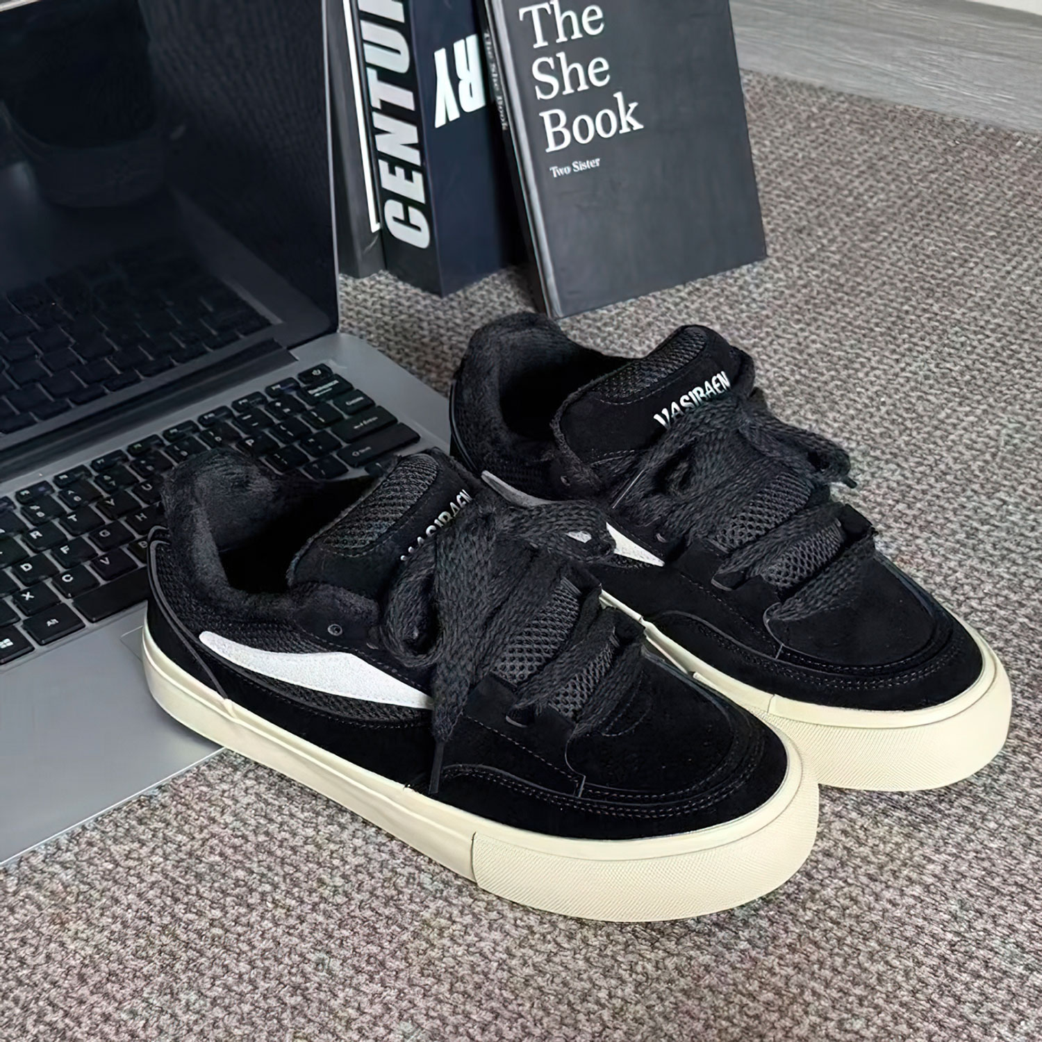 黑色低帮加绒保暖时尚休闲款板鞋