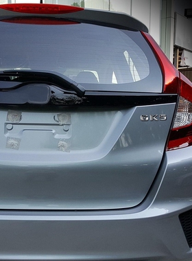 适用新飞度个性改装GK5金属车标车贴黑色GK5尾标字标车身贴装饰贴