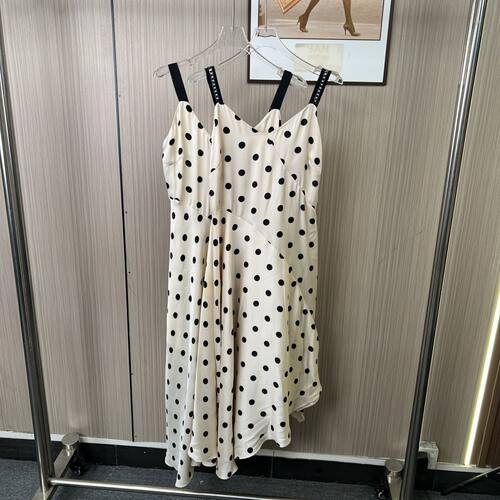 2026-67撤柜ft撤柜法式小众新款设计气质显瘦连衣裙长裙裙子