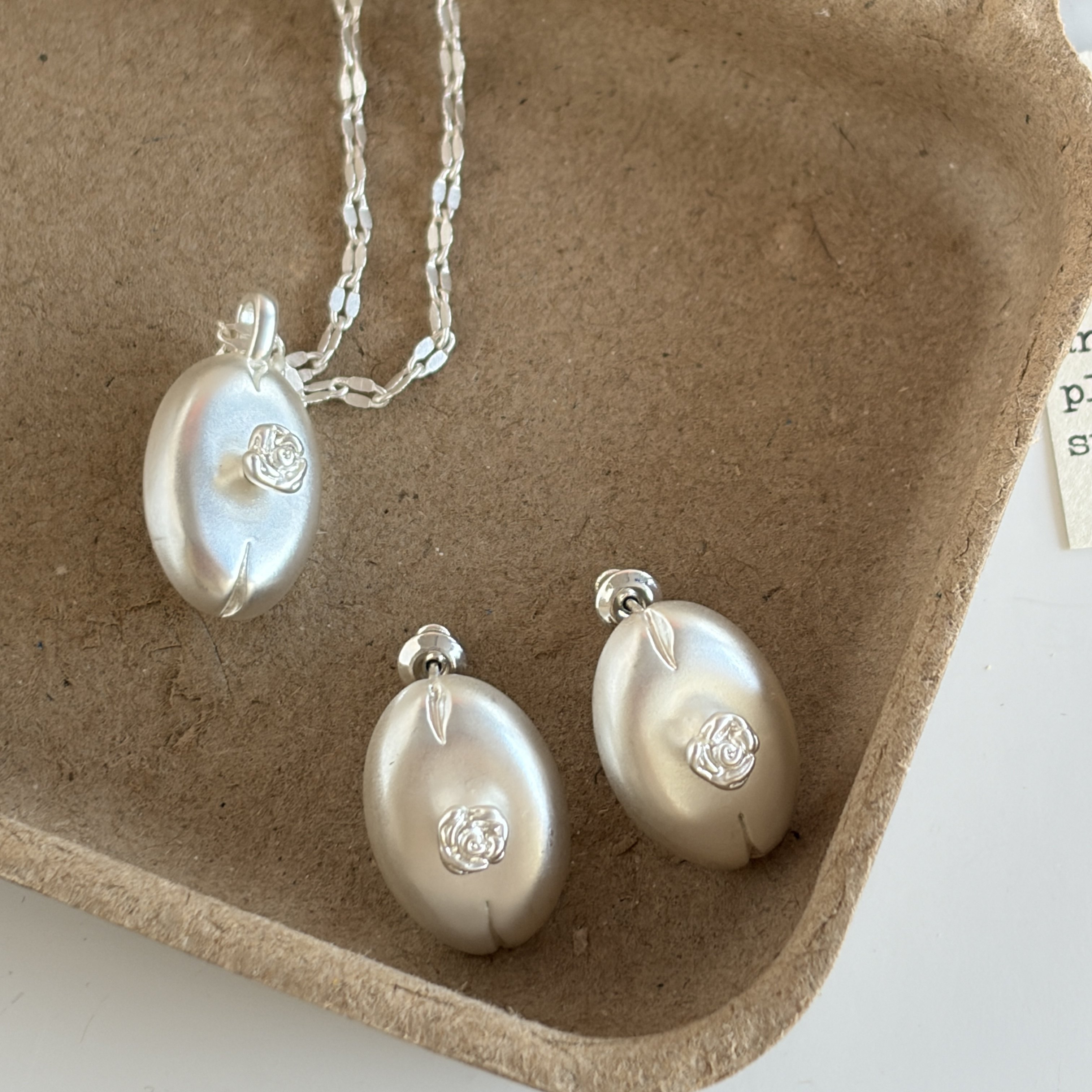 马吉拉玫瑰花小众设计立体银色玫瑰花吊坠项链耳钉精致百搭毛衣链