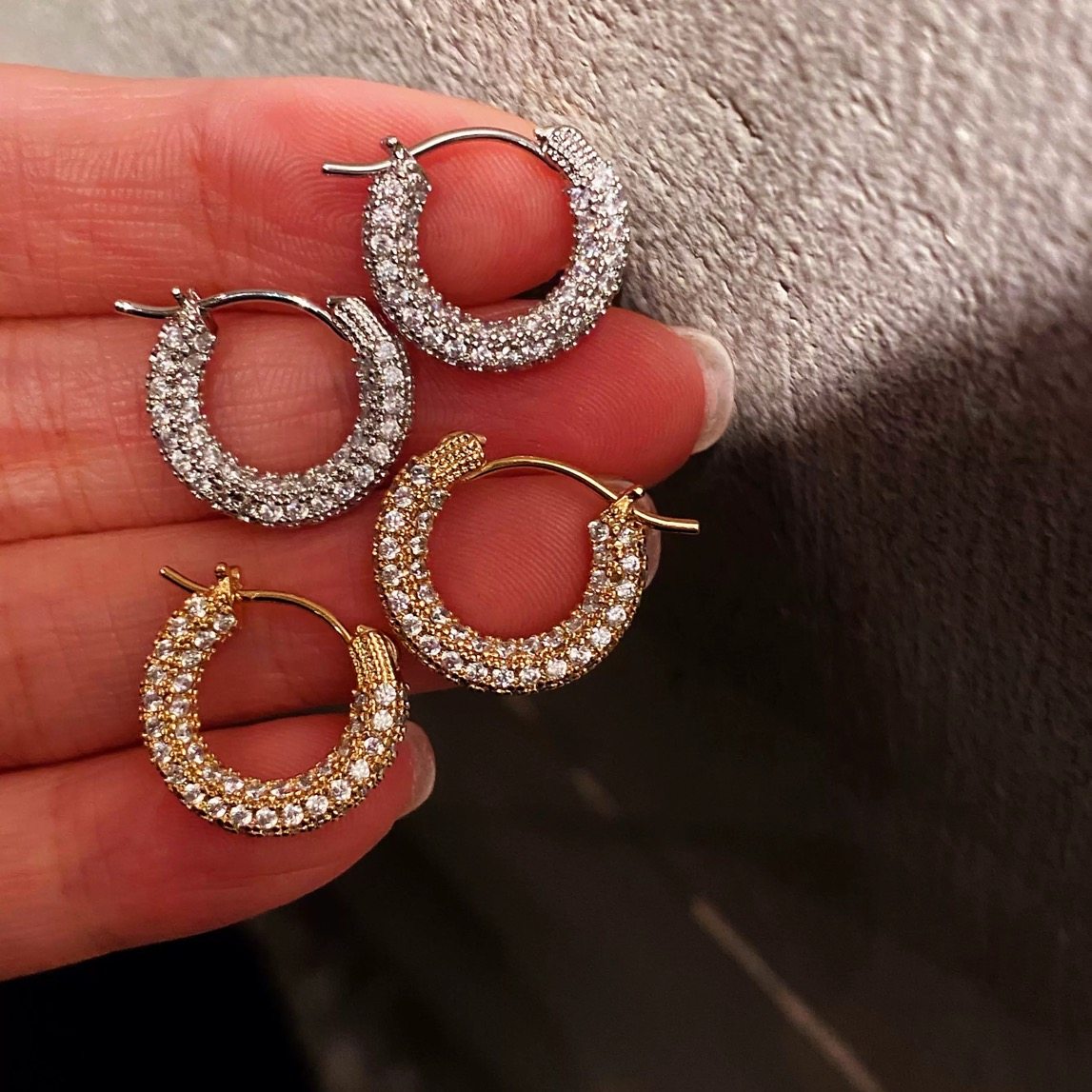 肯豆金智妮jennie同款迷你小号满钻镶嵌圈圈耳环气质百搭男女耳钉