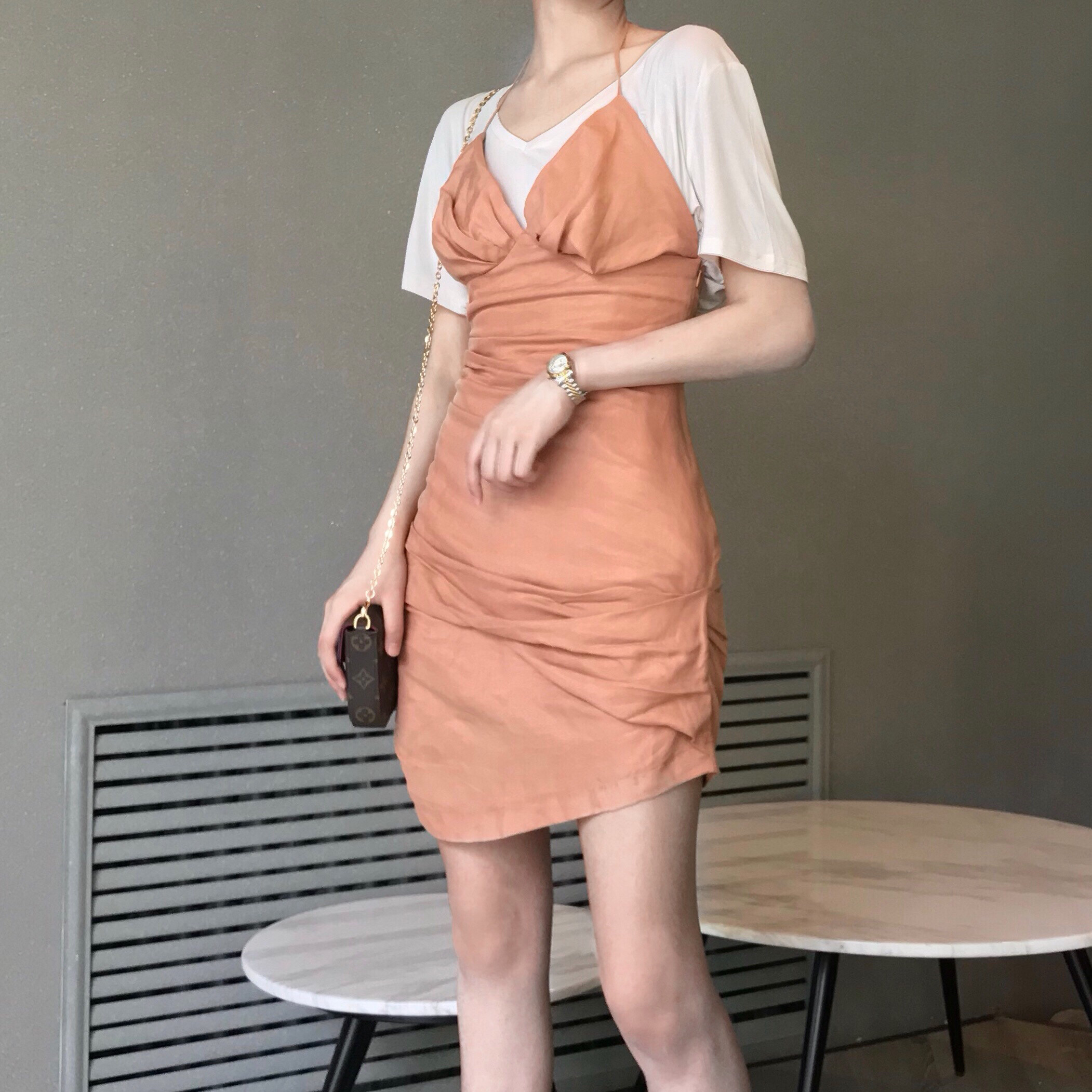 ARO/19SS 女汉子穿了都勾魂 胡萝卜色系带皱褶修身连衣裙
