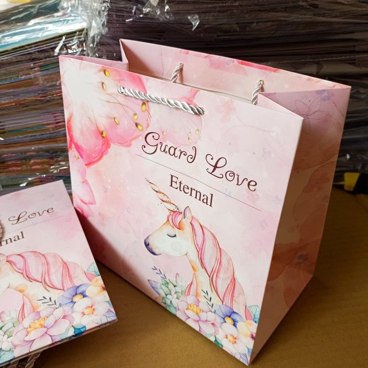 库存现货加宽底卡通粉色系独角兽礼品袋纸袋子生日节日礼物手拎袋