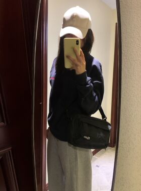日单潮牌库存现货 黑色简约款斜挎包腰包 多功能轻便单肩包