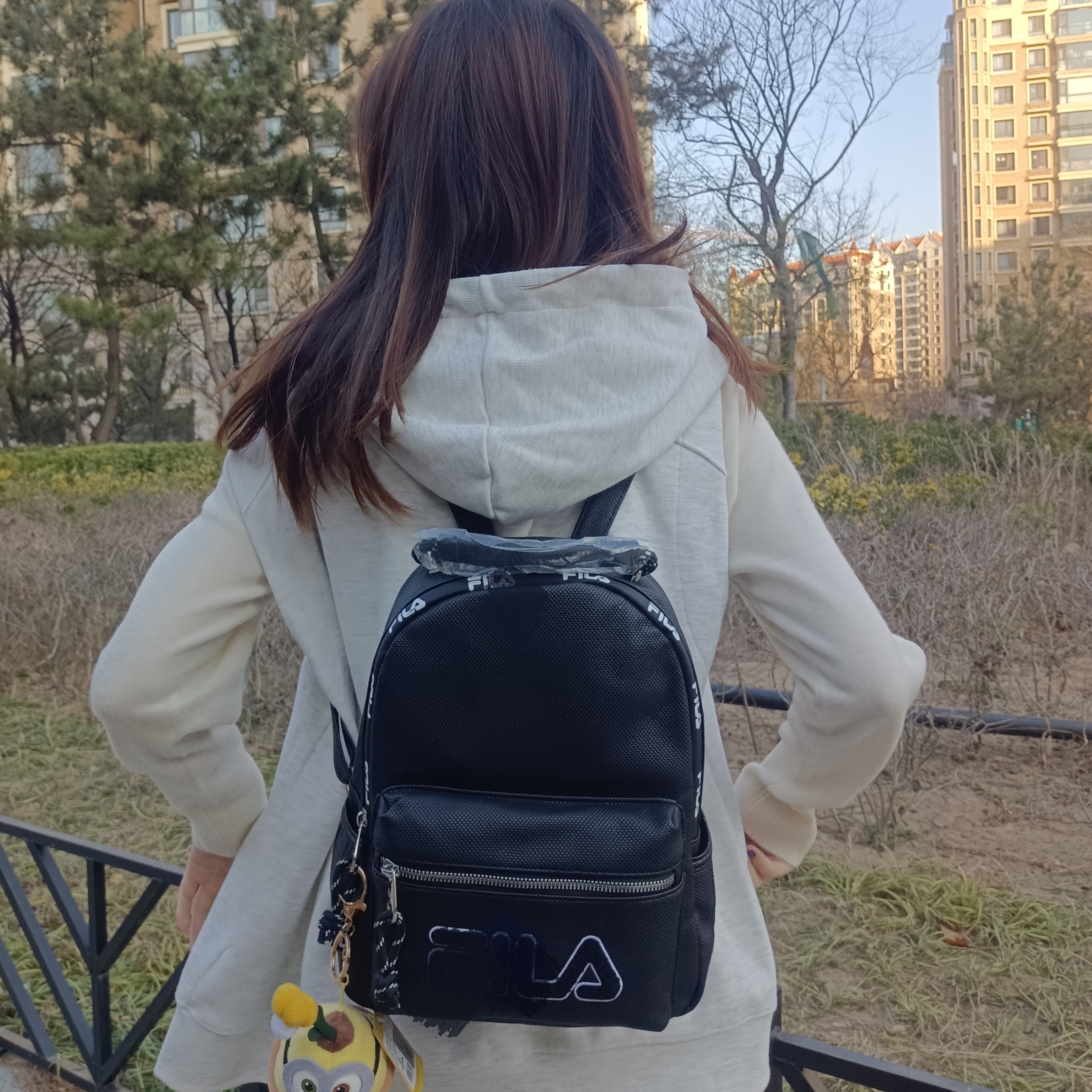 欧美订单白色黑色中号好品质手感软软的篮球纹皮质防水休闲双肩包 - 实物图
