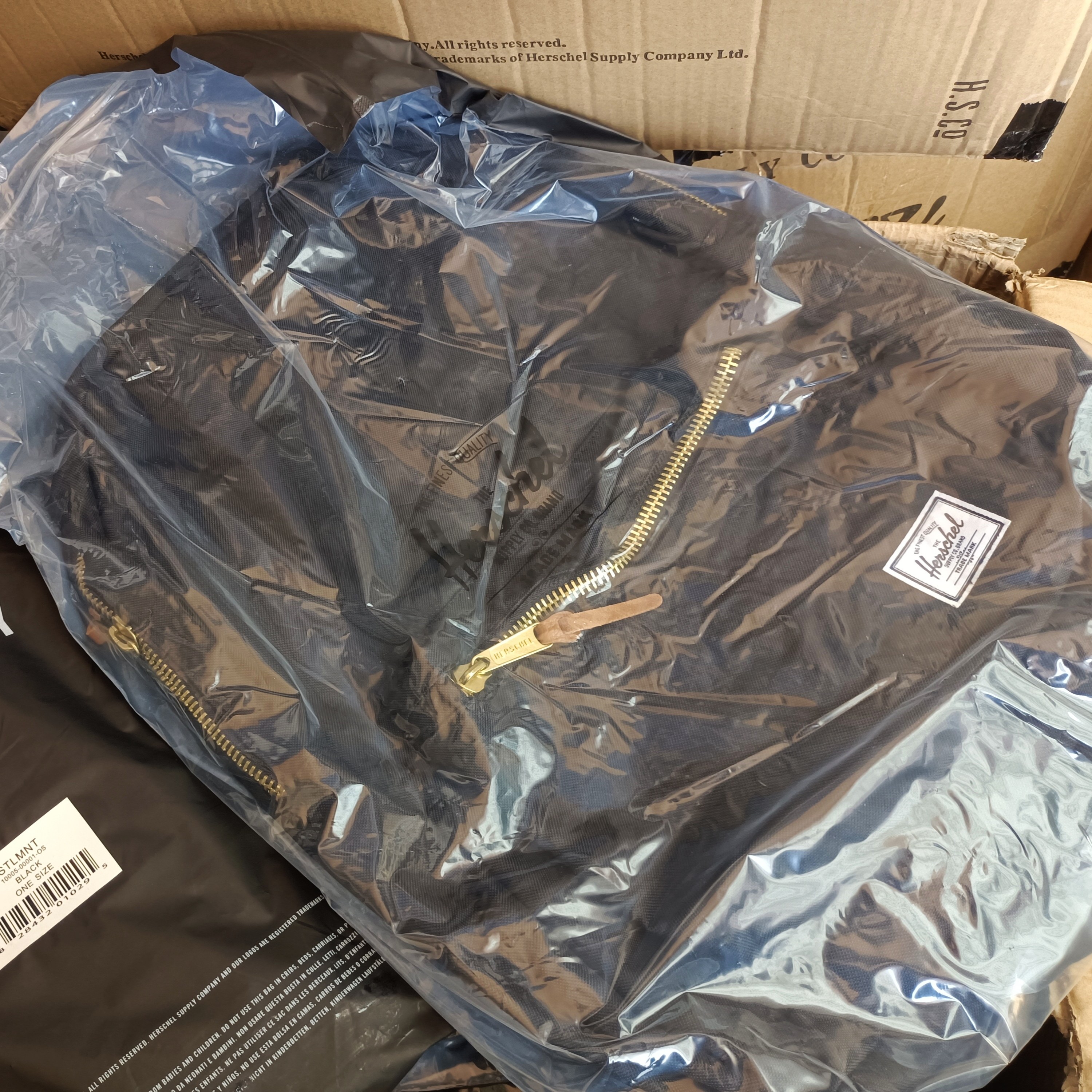 订单库存中号黑色双肩包 仓库孤品电脑双肩包