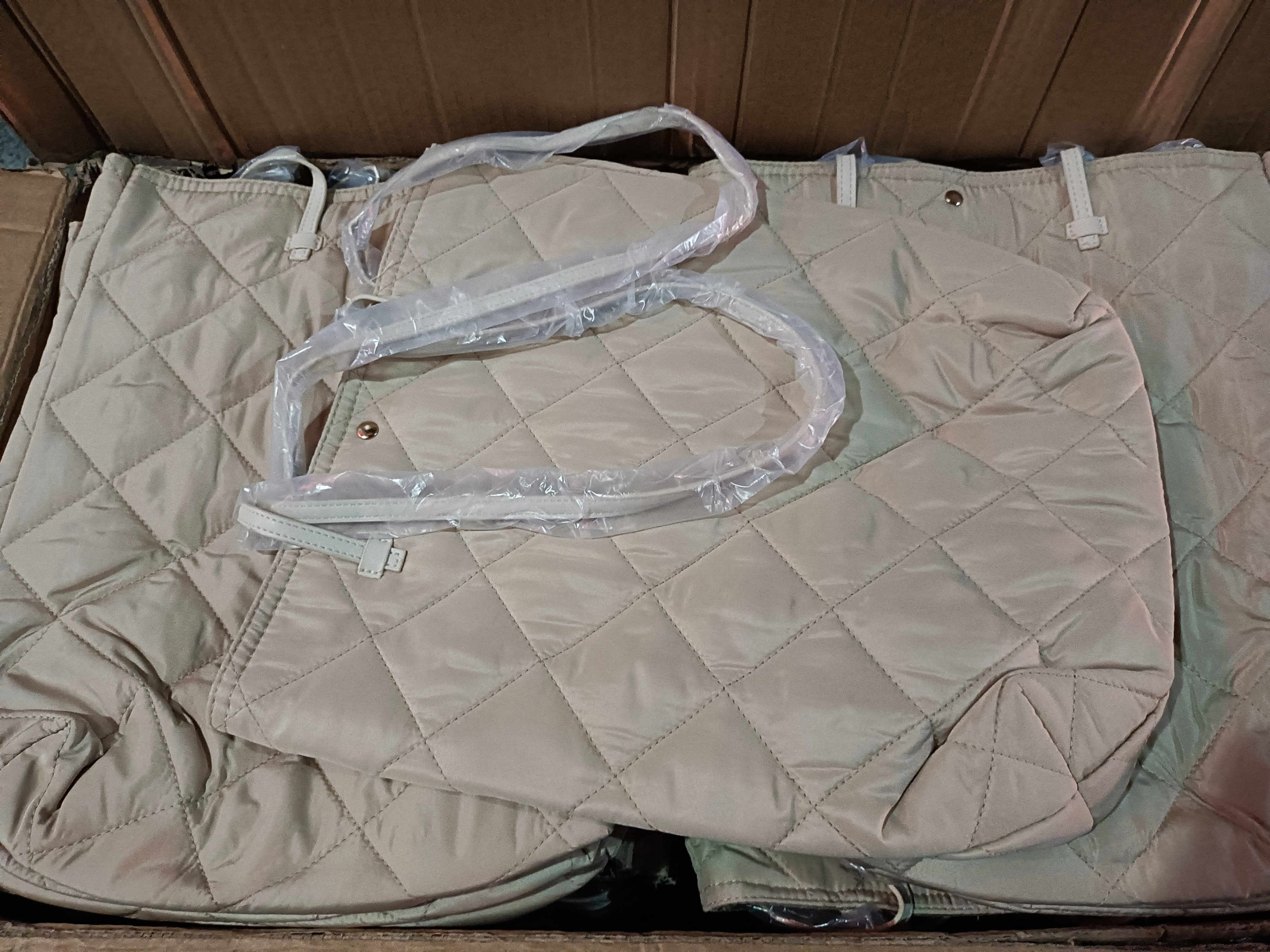 日单库存菱形格绗缝米色单肩包电脑包通勤背包补习包布包