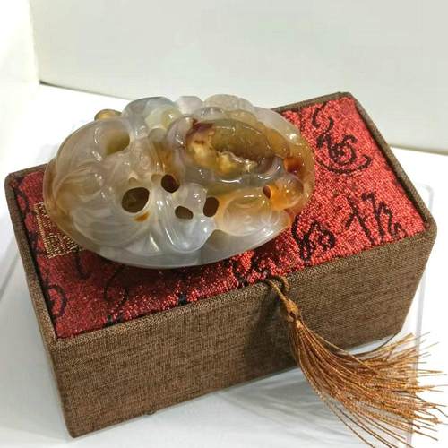 纯天然黄龙玉手工雕金龙健身把件