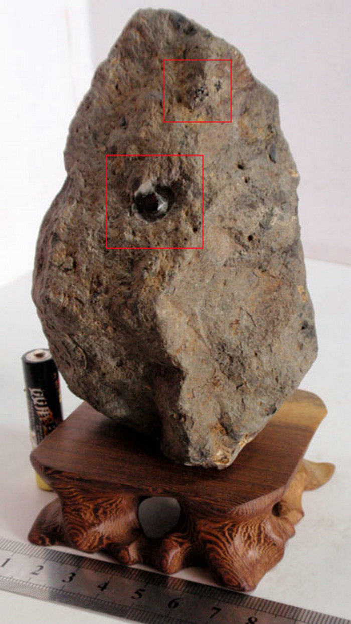 蓝宝石刚玉原石昌乐蓝宝石原生矿带玄武岩围岩刚玉标本摆件