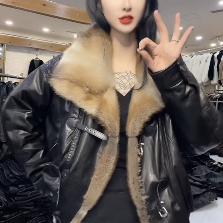 欧港妮短款真皮羽绒服貂毛领