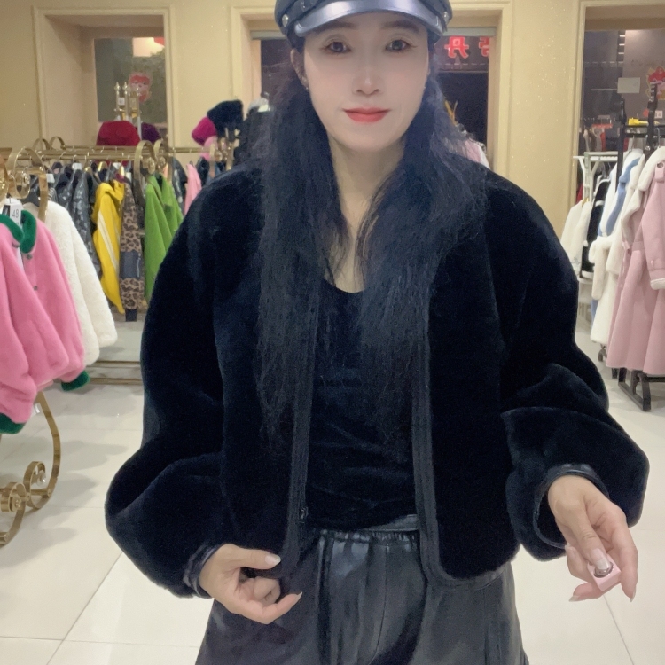 欧港妮短款皮毛一体外套
