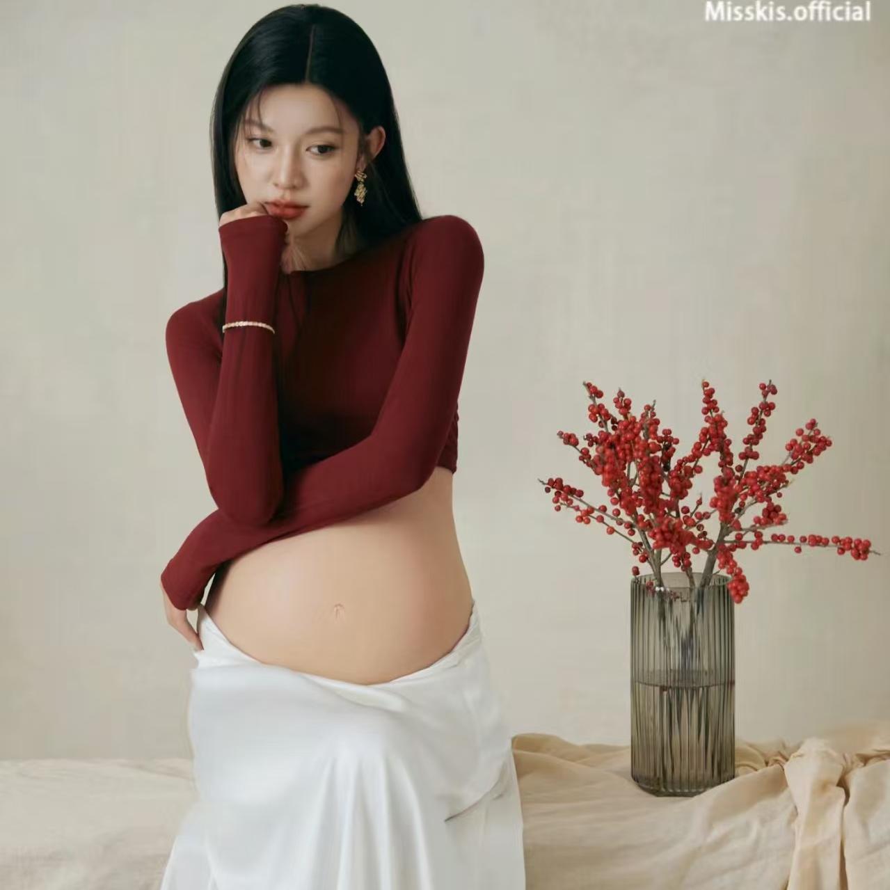 孕妇装摄影服装红色上衣套装简约风室内拍摄孕妈影楼写真大肚照服