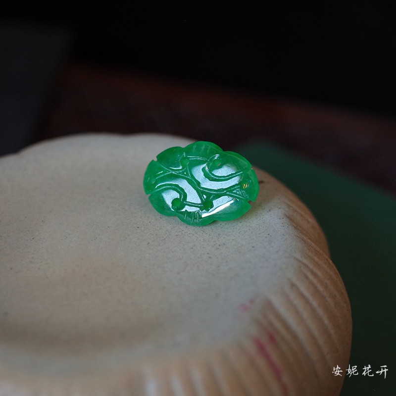 旗袍刻纹绿色小胸针干青玉石中式