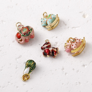 强保色古法金小红马白菜粉象木马新年小吊坠diy手工手链项链配件
