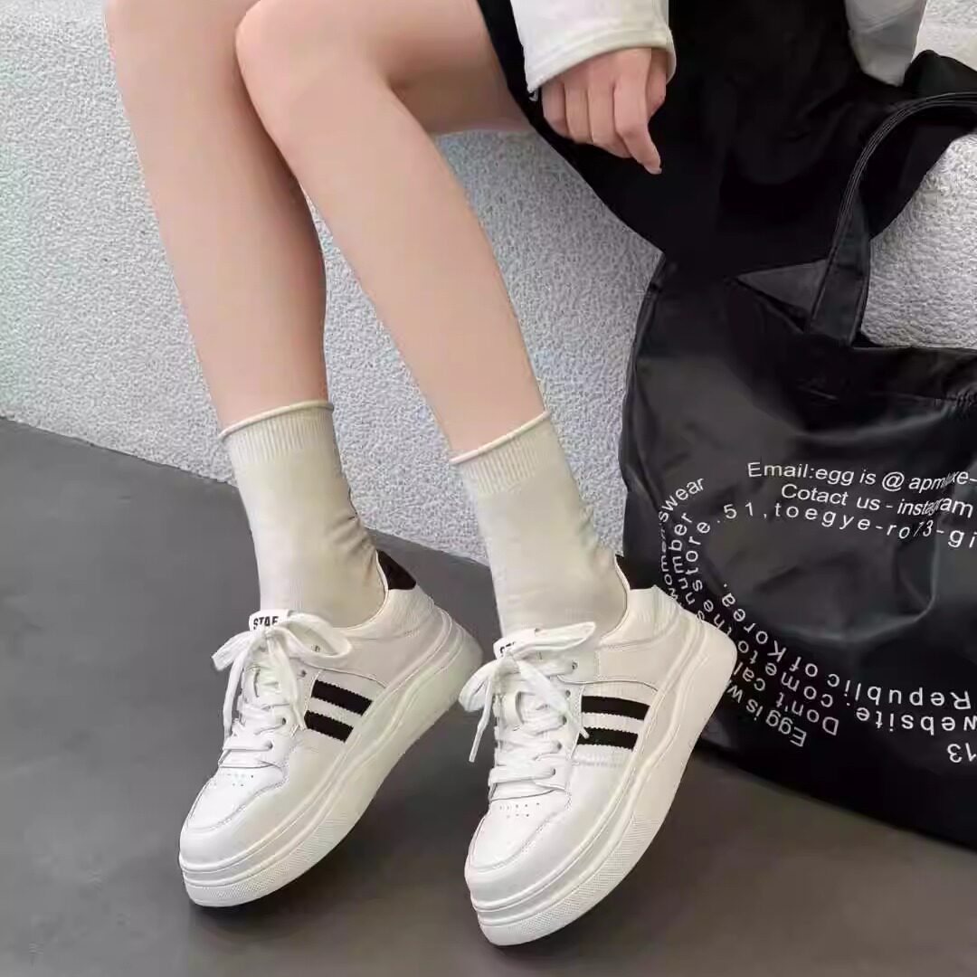 新款加肥加大码女鞋40-43码小白鞋超轻发泡底真皮软皮41 42码休闲