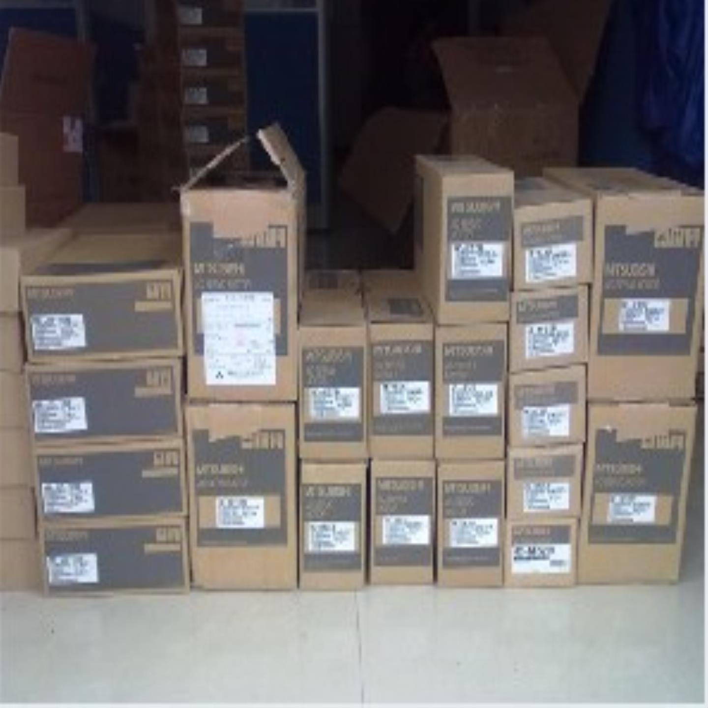 全新原装三菱MR-J2S-10A1 库存现货MR-J2S-20A1 MR-J2S-40A1