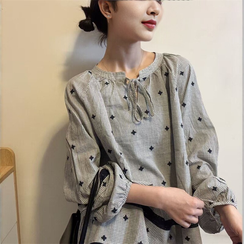 欧洲站2026春季新款韩系刺绣花朵领口系带套头娃娃款减龄格子小衫