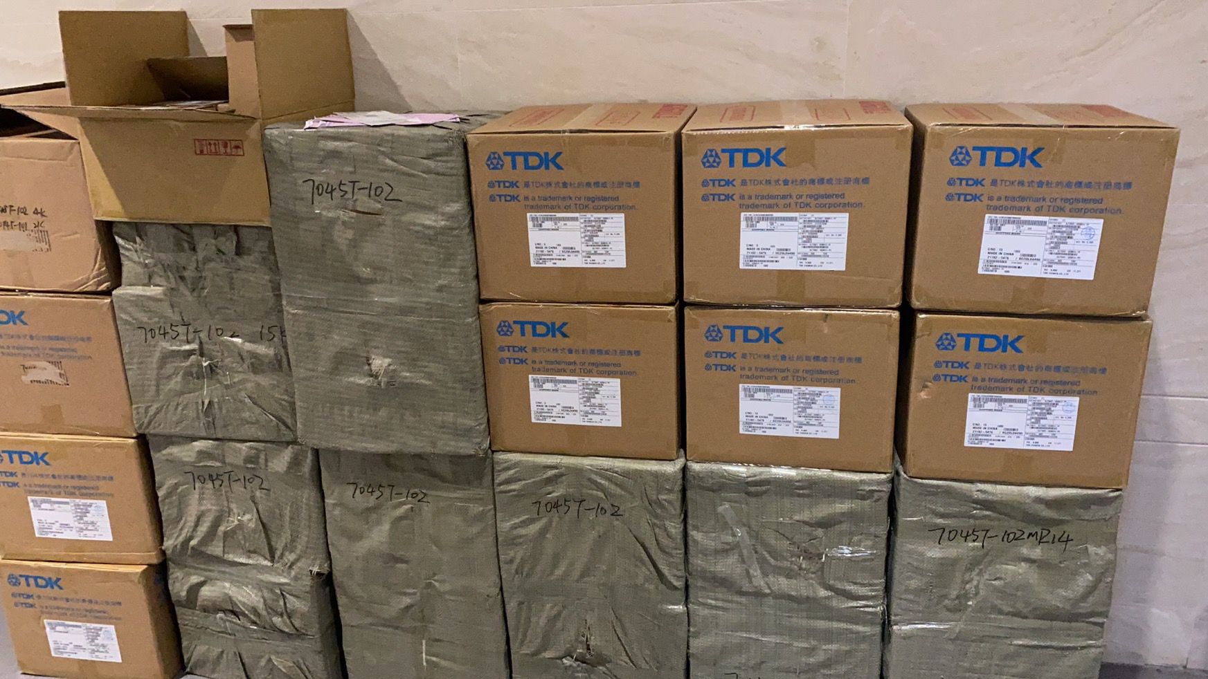 TDK原装贴片电容C2012X5R0J226MT000N 0805 X5R 22UF 20% 6.3V