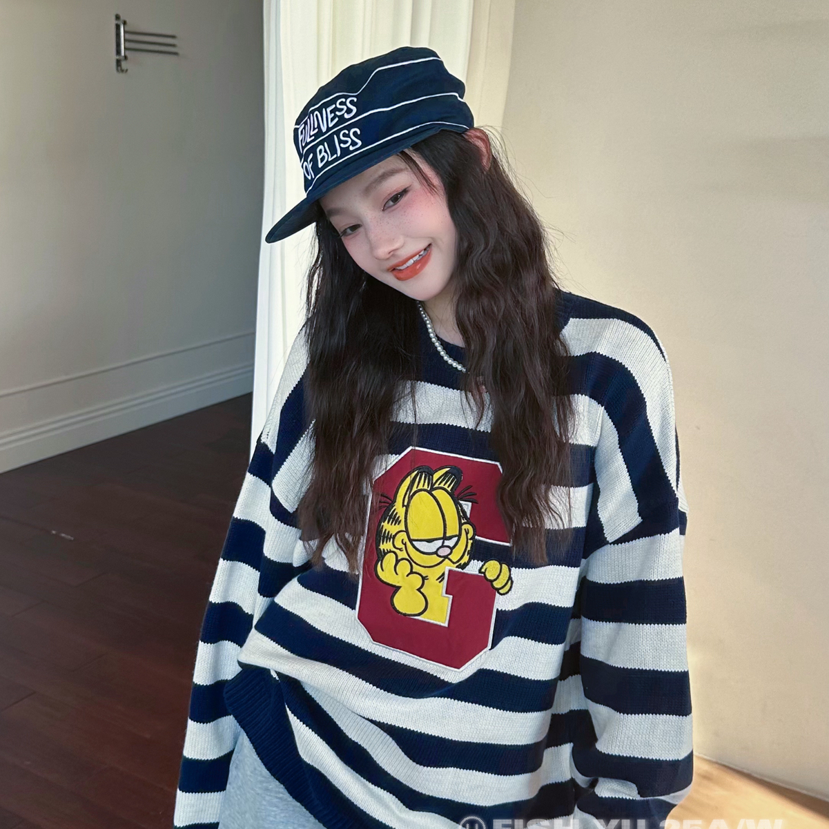 FISH YU 加菲猫立体贴布刺绣双色条纹宽松圆领毛衣针织衫25636