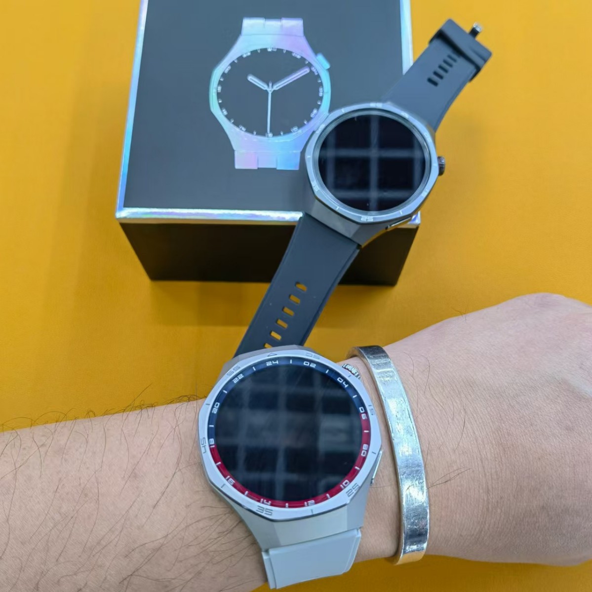 GT5pro系新款 HT32无线磁吸充电蓝牙通话运动智能手表心率血氧检