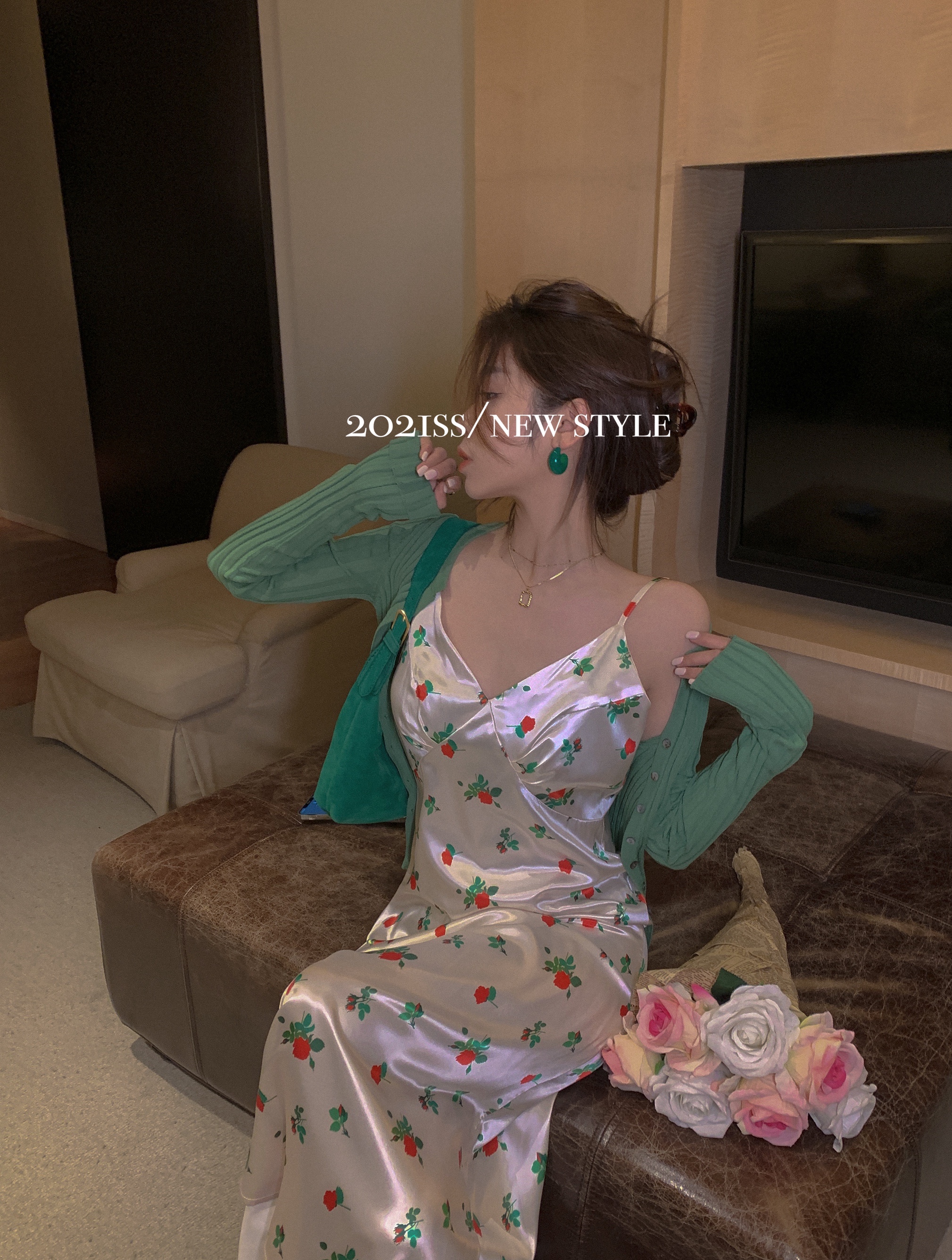 實拍 復古碎花緞面吊帶連衣裙+綠色針織開衫