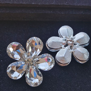 高档白色精致花朵玻璃水晶纽扣30MM女士呢子大衣毛衣裙子装饰扣子