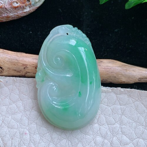 Ktj实拍35*21.3*5.6天然缅甸翡翠浅绿如意吊坠