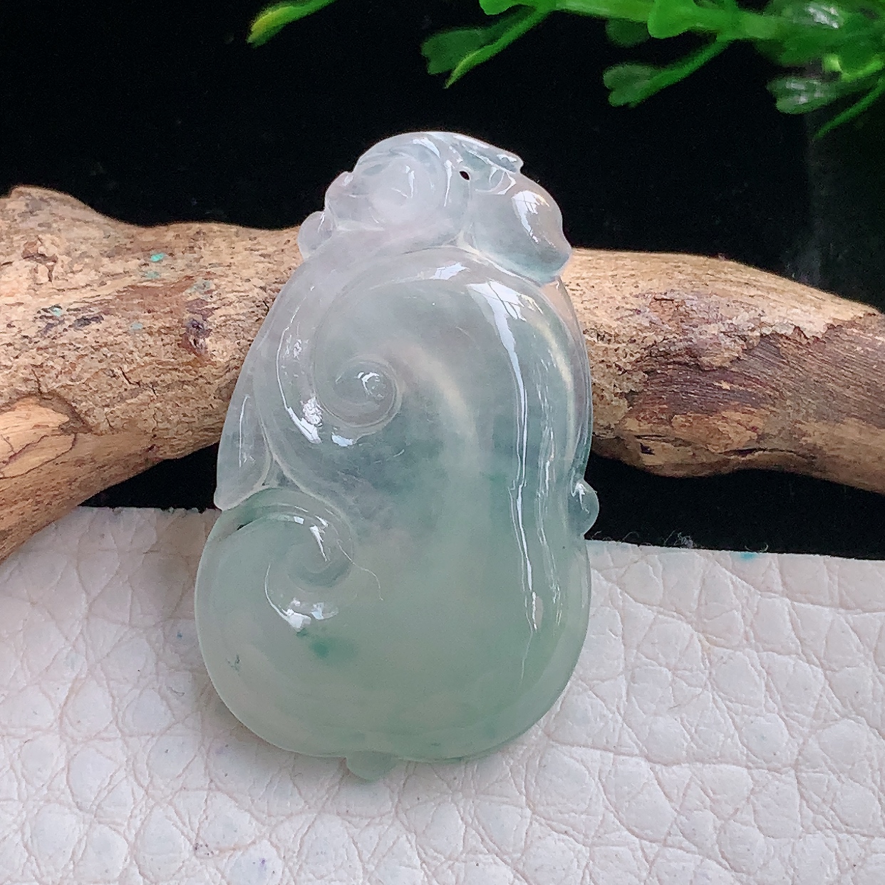 ajj实拍33*20*4天然缅甸翡翠冰种小如意吊坠 灵芝吉祥玉坠锁骨坠