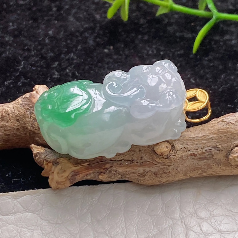 zz自然光实拍缅甸翡翠A货飘绿冰胶招财貔貅玉坠29.6*14.6*12.3mm
