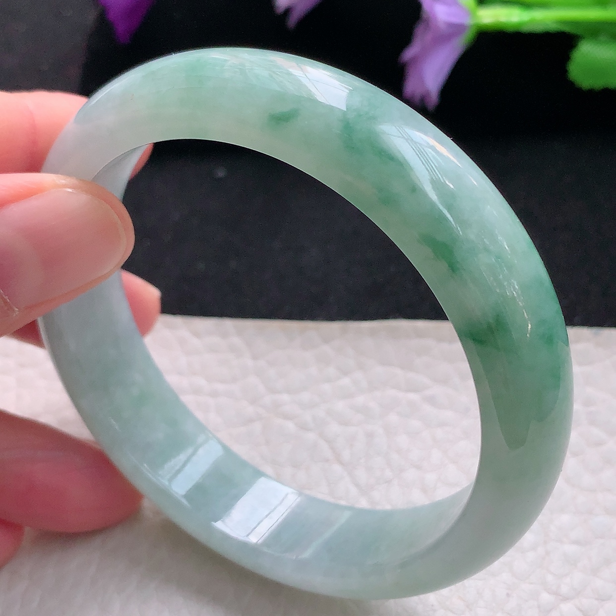 js自然光58*14*7.5平安镯 天然翡翠手镯飘绿正圈宽边镯子玉手环