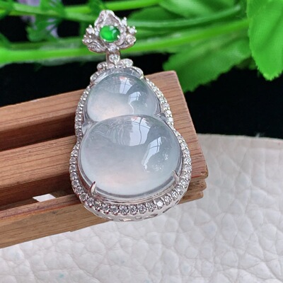 axm实拍38.8*19.3*10缅甸翡翠白冰种葫芦吊坠 18k金镶嵌高档项坠