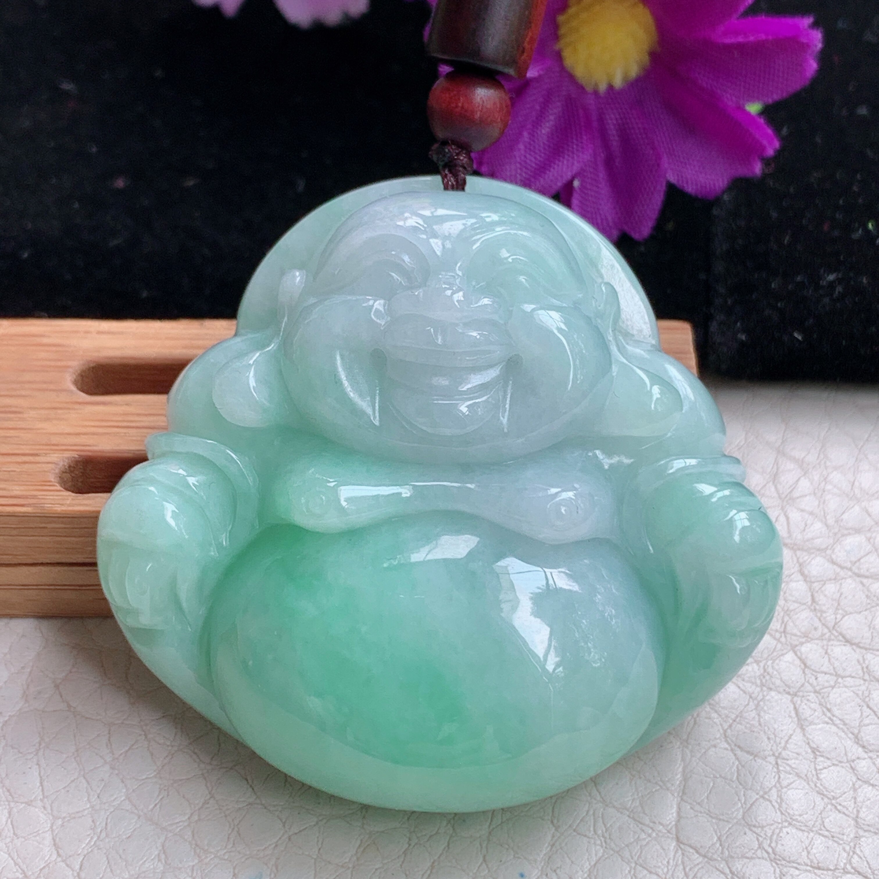 zen实拍47.5*50.5*15翡翠浅绿饱满大佛公吊坠弥勒佛像项坠毛衣坠