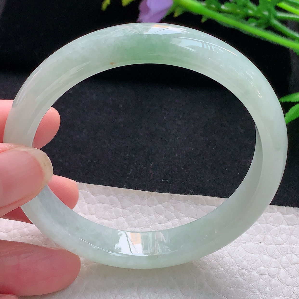 js自然光59*12*7.2平安镯 天然缅甸翡翠清新飘绿正圈珠宝玉手镯