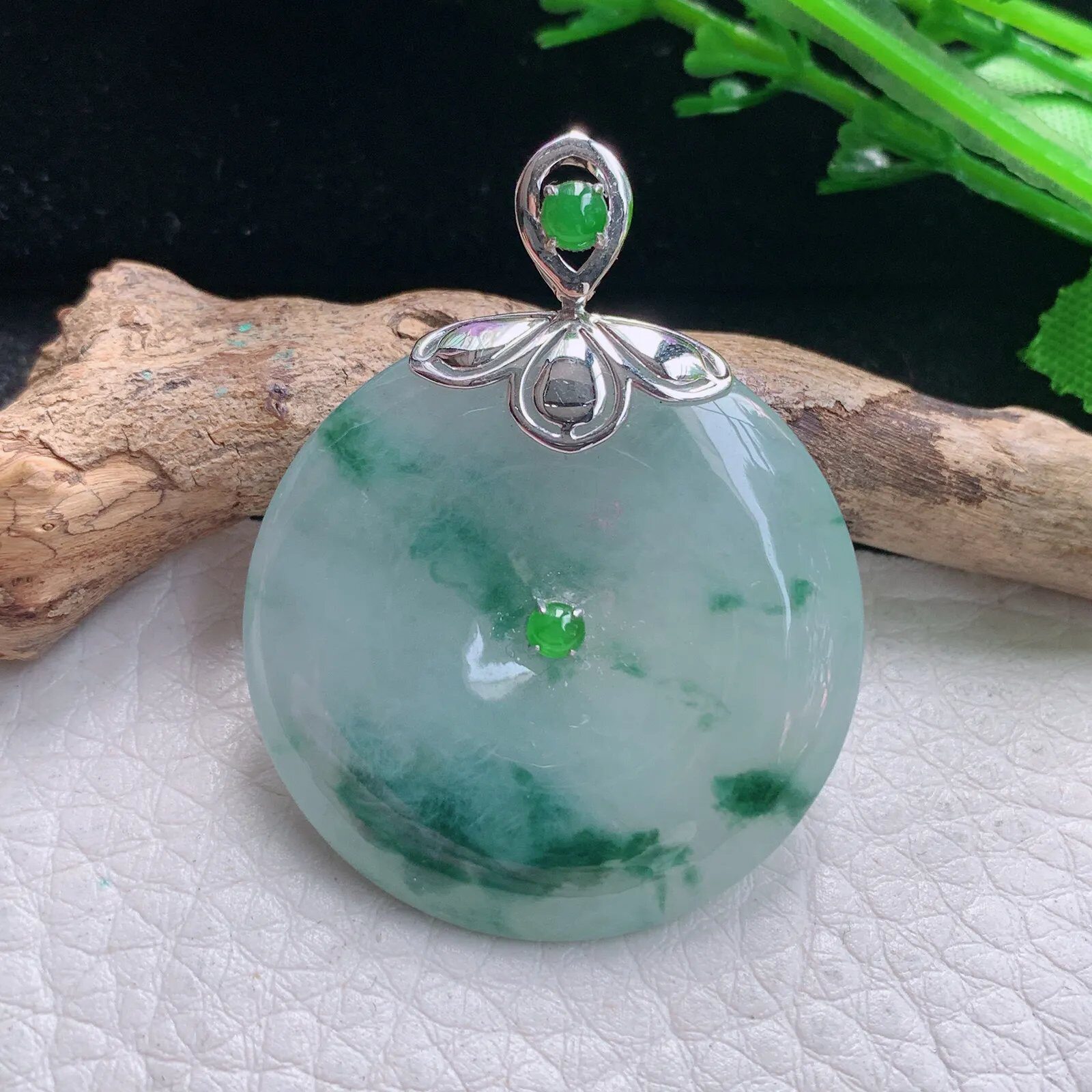 gp实拍42.6*33.2*6缅甸翡翠a货精雕冰飘花平安扣 玉扣玉吊坠 挂件