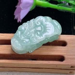 xo实拍33 9缅甸翡翠a货冰绿皮休 貔貅玉挂件 皮休招财玉坠 17.5