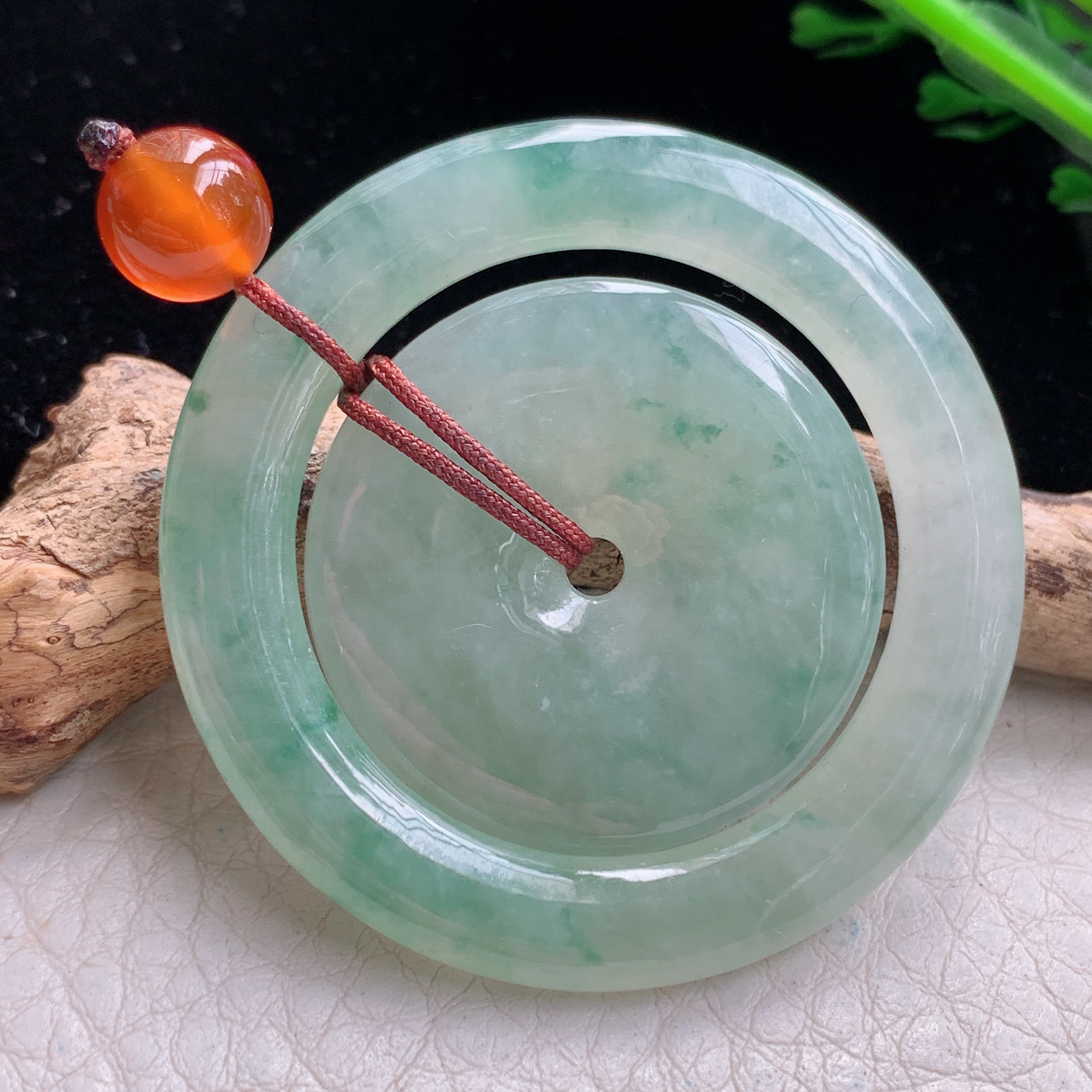 gp实拍43*5.3翡翠a货精雕冰绿飘花子母扣 玉扣玉吊坠 玉挂件