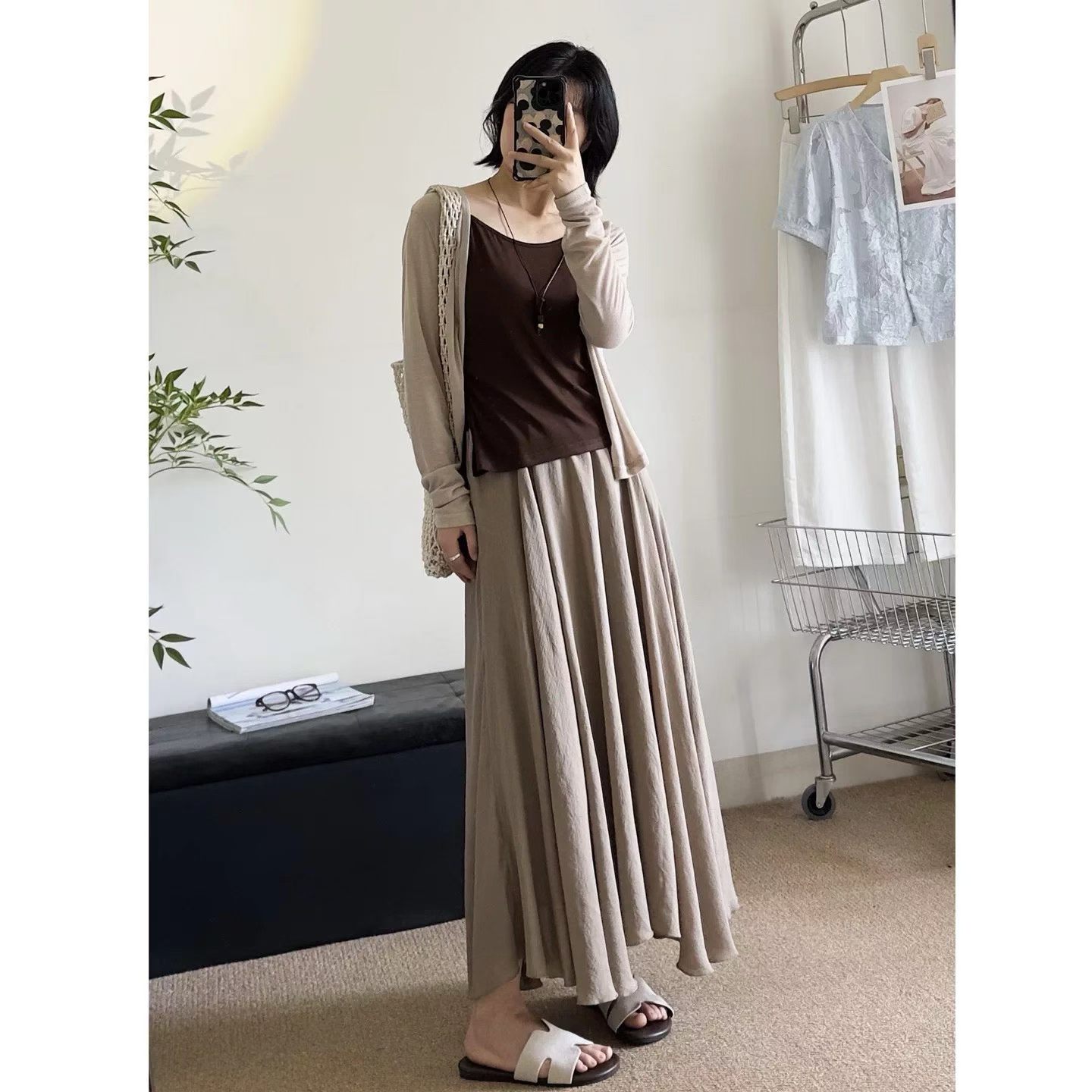 卡色套裙三件套配项链2026夏新超火淑女休闲套装外穿吊带半身裙纯