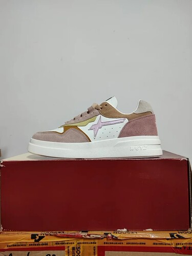 A650   W6YZ   女款休闲板鞋 40/41码大码女鞋