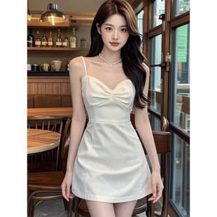 辣妹性感低领吊带连衣裙女新款纯欲高级感收腰显瘦露肩短款A字裙
