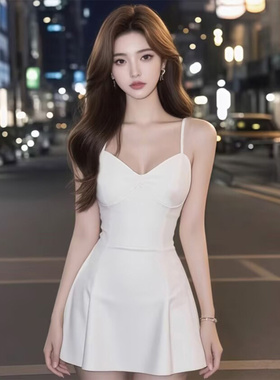 辣妹性感白色V领吊带连衣裙女新款气质纯欲收腰显瘦千金短款A字裙