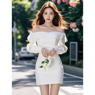 一字肩白色气质长袖连衣裙女气质高级感修身显瘦辣妹性感短款裙子