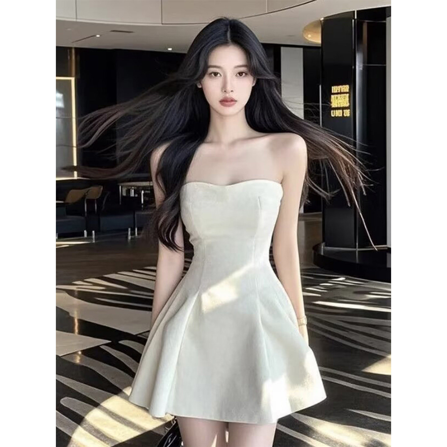 高级感轻奢性感纯欲风短裙子图片