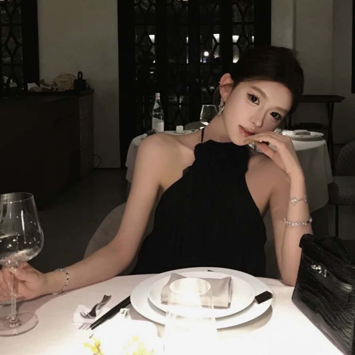 JAYKY YANG【花语流光】花朵流苏千金风吊带挂脖裙性感露背连衣裙