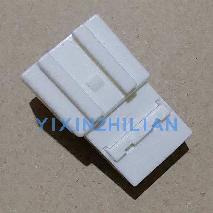 胡连306108055AAW连接器8P母壳