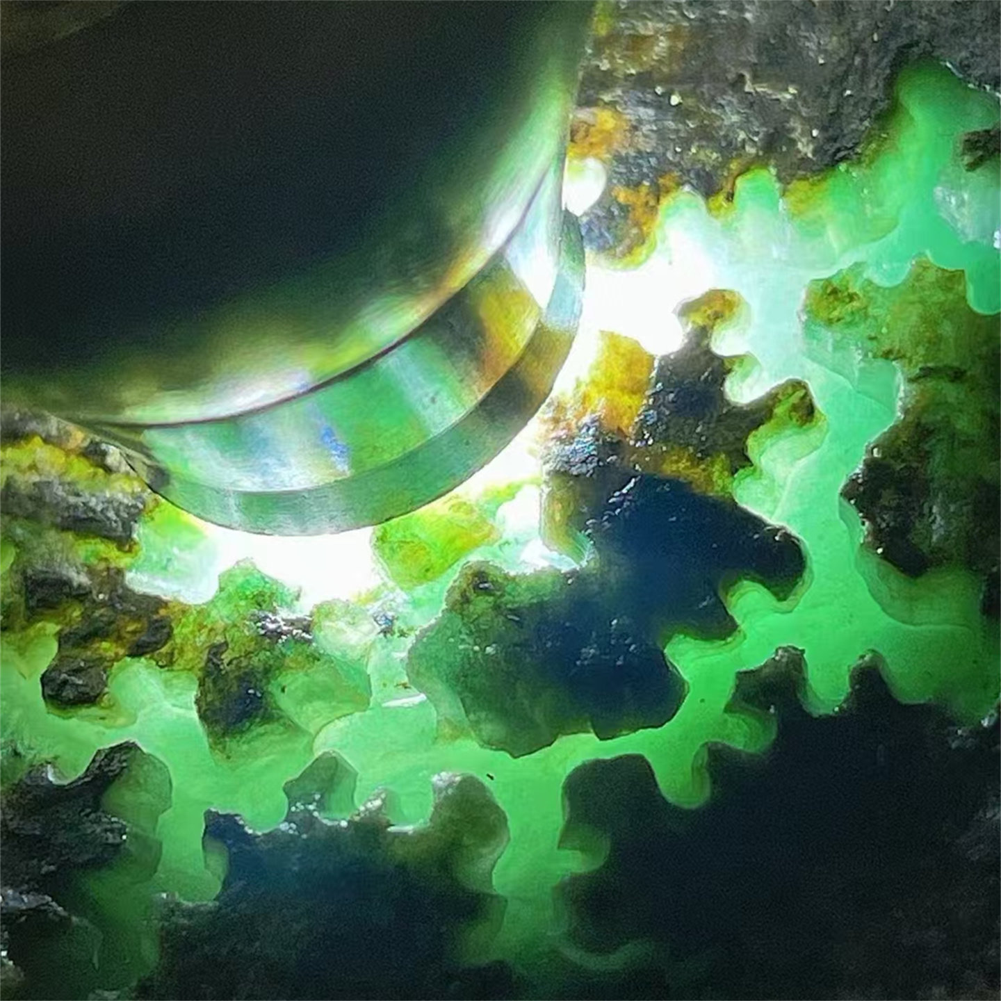 H09036缅甸天然翡翠原石老坑莫西沙场口开窗手镯料 重0.9公斤