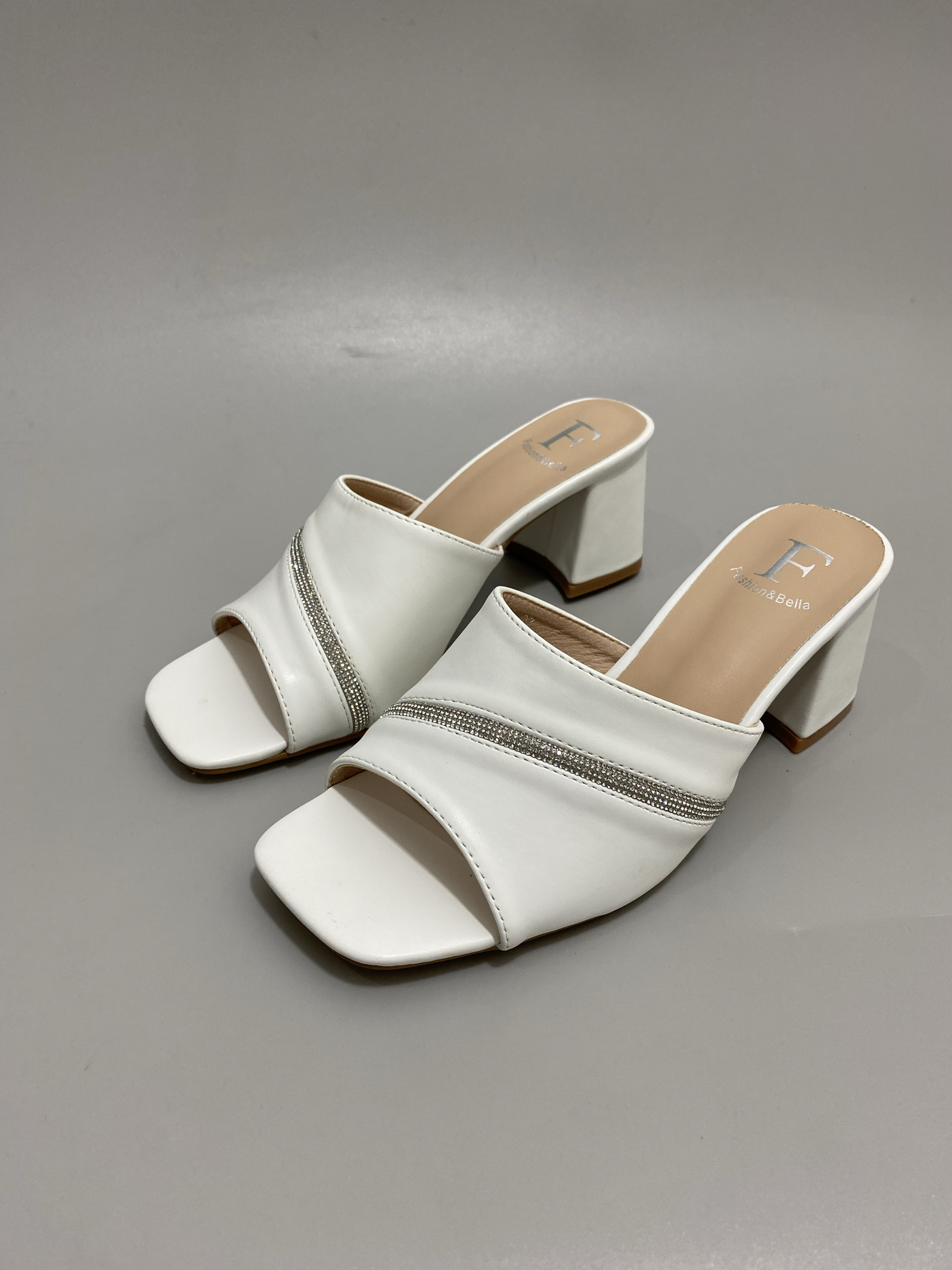 外贸欧美风夏季新款简约粗跟女鞋时尚外穿仙女网红水钻性感凉拖鞋