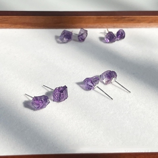 紫水晶耳钉巴西紫水晶原石紫晶碎石不定形宝石S925银针女时尚潮流