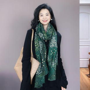 外贸绿色烫金围巾女士冬季 高级感显白春秋棉麻保暖围脖披肩两用